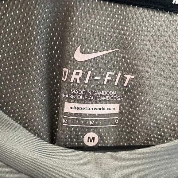 NIKE Runner Shirt - Long Sleeve - Men's Medium - Picture 2 of 9